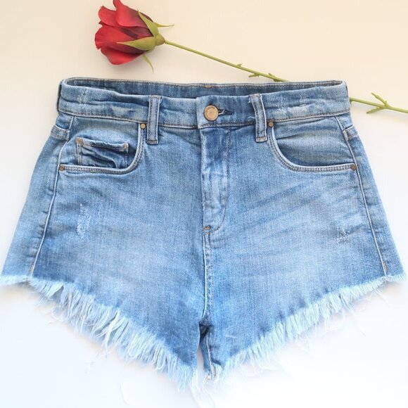 Blank NYC Blue Denim / Jean Medium-wash High Waist Raw Hem Shorts Size 26 - Picture 1 of 9